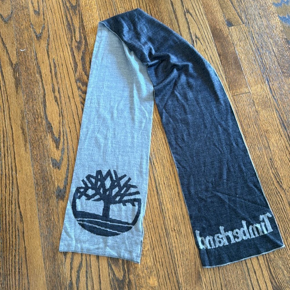 Timberland Men`s Logo Jacquard Reversible Scarf. Light & Dark gray. Soft acrylic - Picture 6 of 7